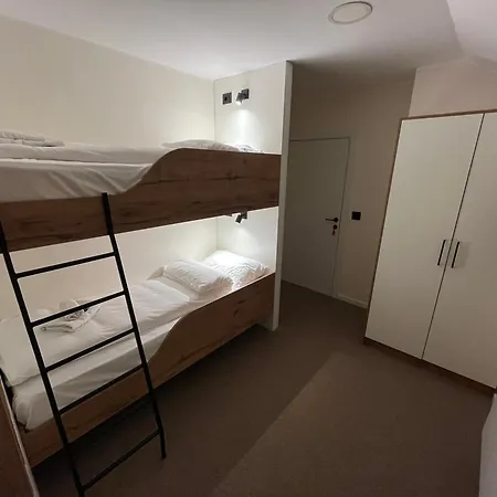 汽车旅馆 Lepo Mesto 3*