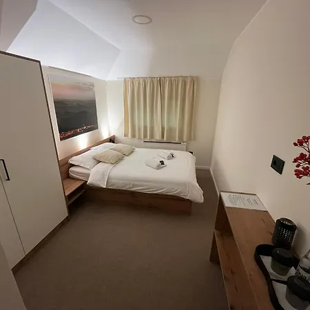 Lepo Mesto 汽车旅馆 Strmosten