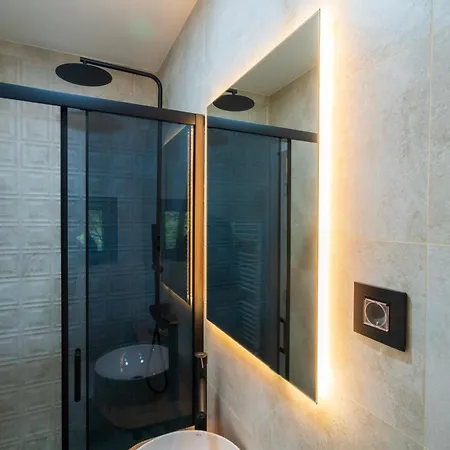 Motel Lisine Lepo Mesto & Strmosten