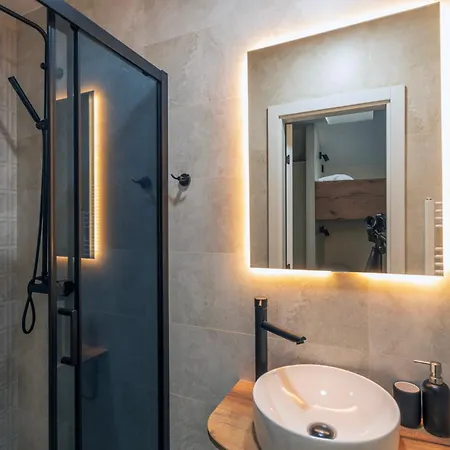 Motel Lisine Lepo Mesto & Strmosten