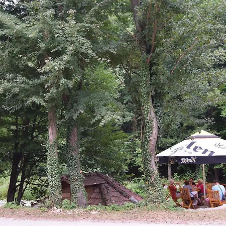 Lepo Mesto Motel Strmosten
