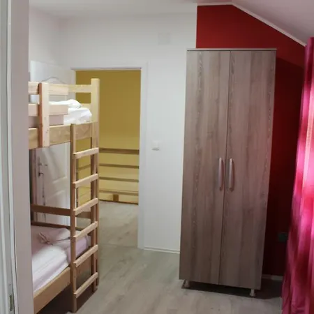Lepo Mesto 3* Strmosten